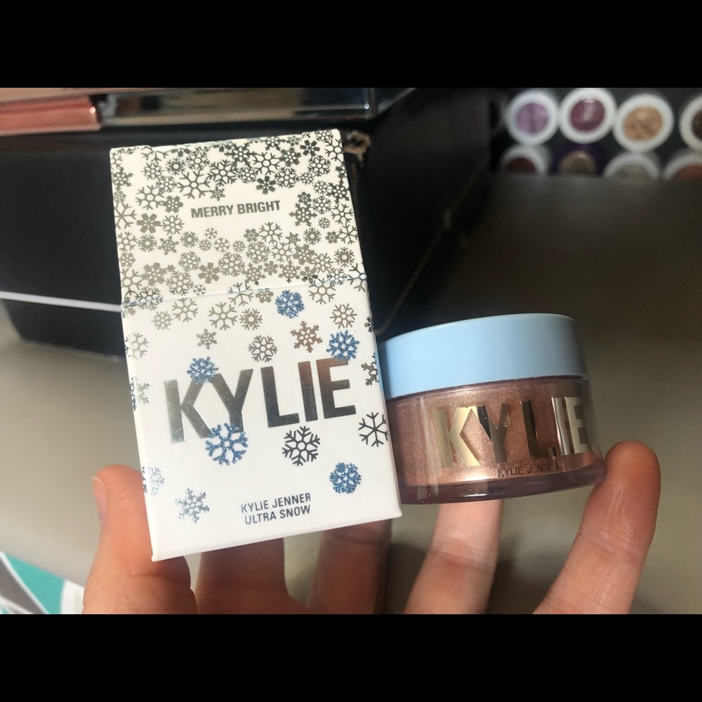 BNIB LE Kylie Holiday 2018 loose highlight